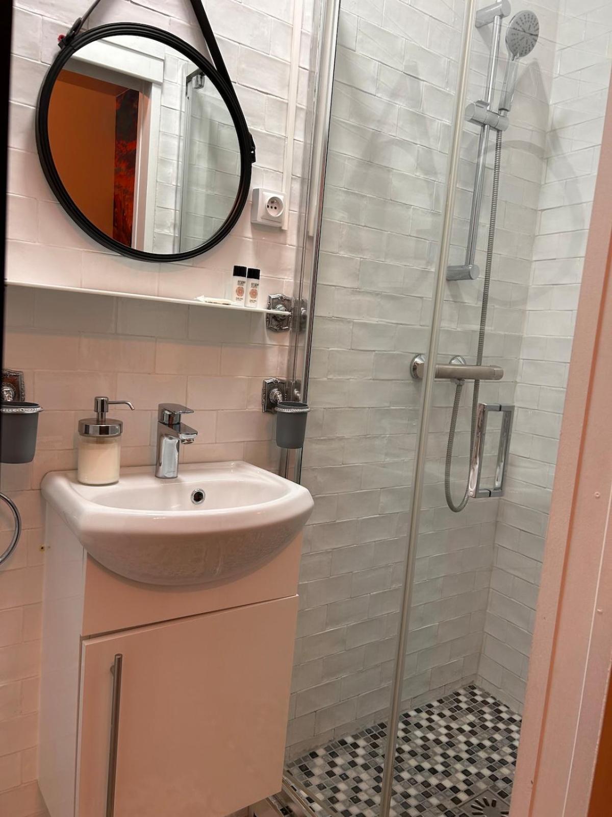 Studio Paris - Metro 7 Cadet - Quartier Faubourg-Montmartre מראה חיצוני תמונה